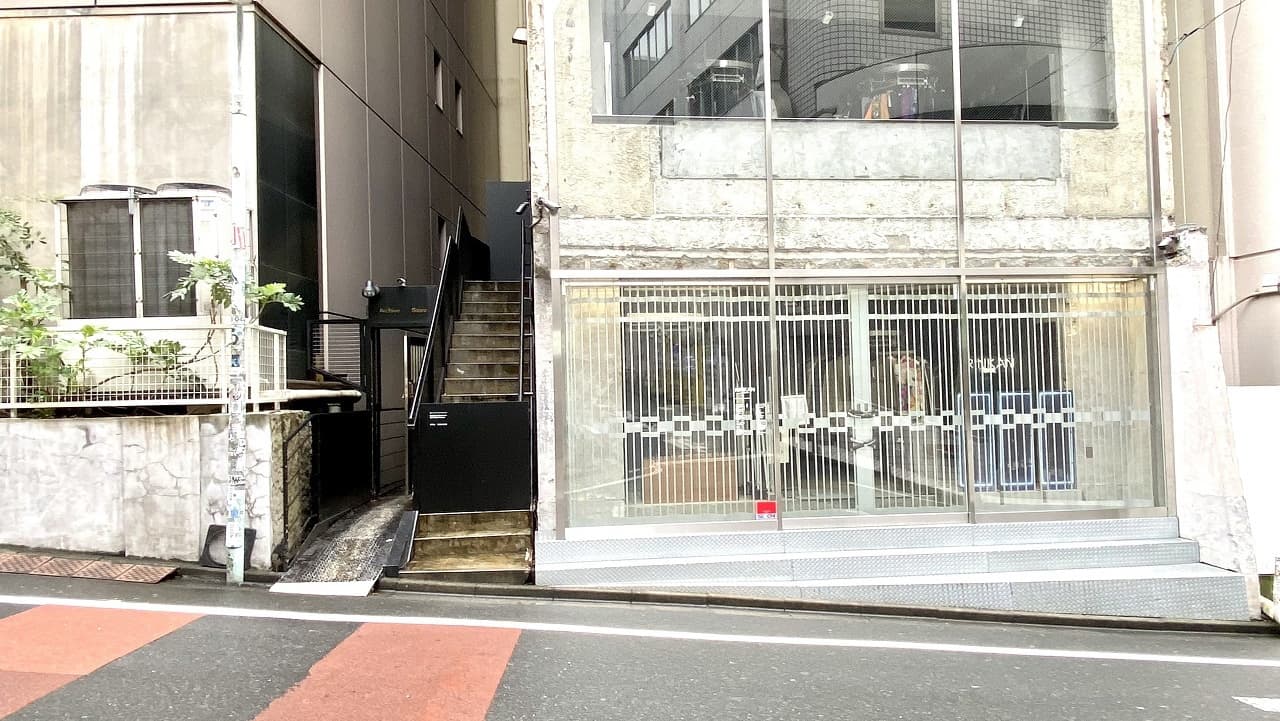スタジオエントランス